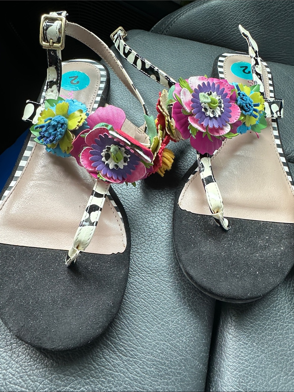 Betsey Johnson Girl’s Floral Embellished Sandal - Colorful Flower -Size 2 - Picture 7 of 9
